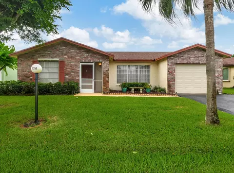 7351 Pine Park Dr N, Lake Worth, FL 33467