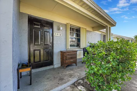 2918 SE Amherst St, Stuart, FL 34997 photo 2