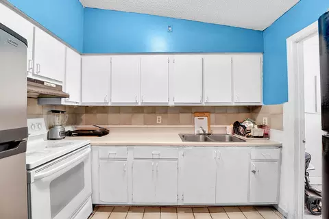 2918 SE Amherst St, Stuart, FL 34997 photo 6