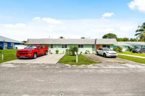 8585 SE Lyons Rd, Hobe Sound, FL 33455