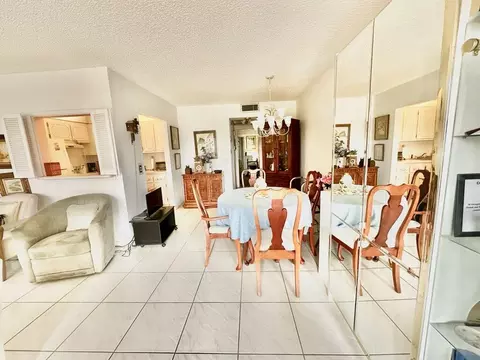 208 Preston E, Boca Raton, FL 33434 photo 4