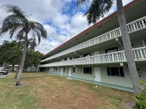 3100 Springdale Blvd #115, Palm Springs, FL 33461