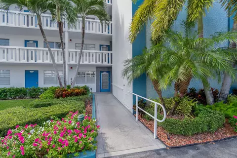 1082 Exeter E, Boca Raton, FL 33434 photo 4