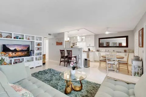 1082 Exeter E, Boca Raton, FL 33434 photo 9
