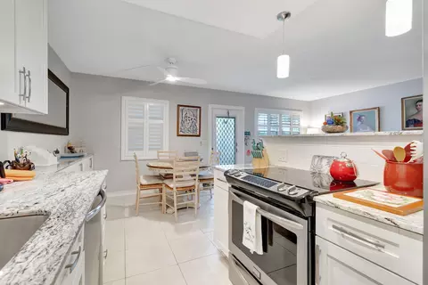 1082 Exeter E, Boca Raton, FL 33434 photo 12