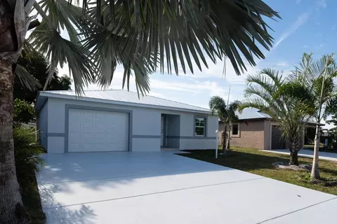 4 Elena Ln, Port Saint Lucie, FL 34952