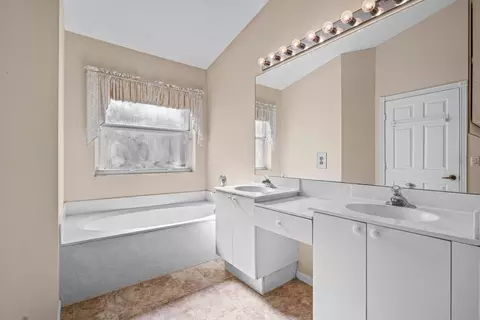 10403 Utopia Cir E, Boynton Beach, FL 33437 photo 9