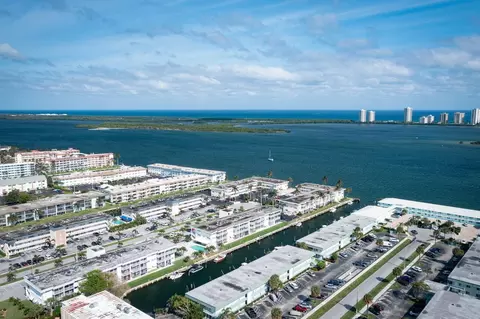 130 Doolen Ct #302, North Palm Beach, FL 33408