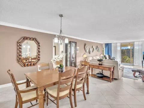 3510 Oaks Way #409, Pompano Beach, FL 33069