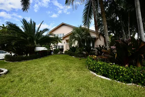 225 Cascade Ln, Palm Beach Shores, FL 33404