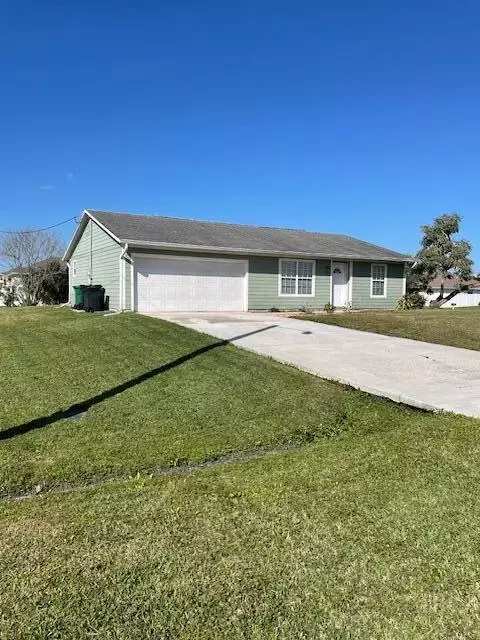 1001 SW Dartmouth Ave, Port Saint Lucie, FL 34953