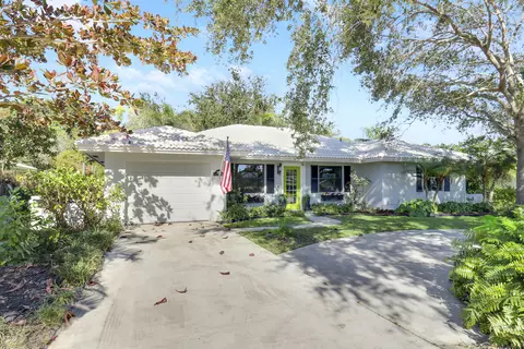 9871 SE Little Club Way N, Tequesta, FL 33469