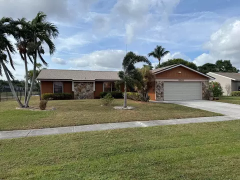 8249 Little Beth Dr E, Boynton Beach, FL 33472