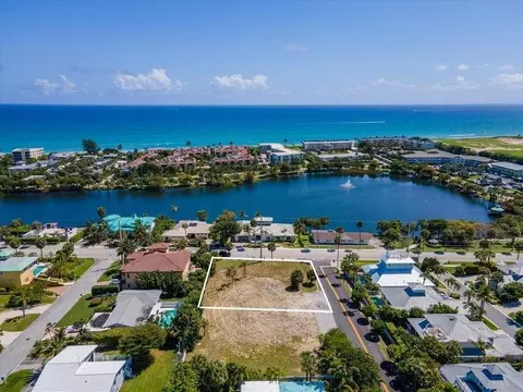 401 Olympus Dr, Juno Beach, FL 33408