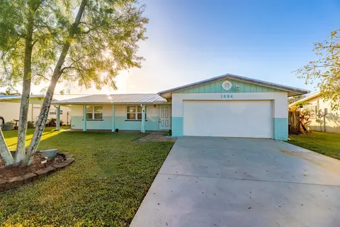 1694 SE Washington St N, Stuart, FL 34997