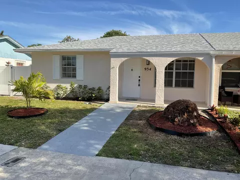 934 Sumter Rd E, West Palm Beach, FL 33415