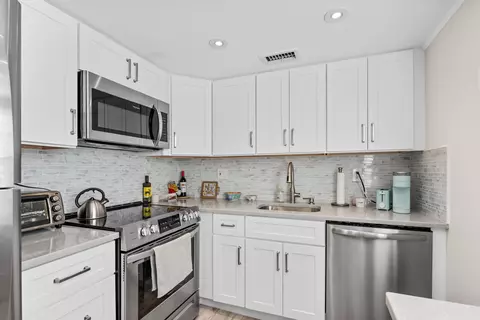 245 Burgundy F, Delray Beach, FL 33484