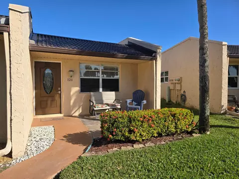 121 Lake Gloria Dr, West Palm Beach, FL 33411