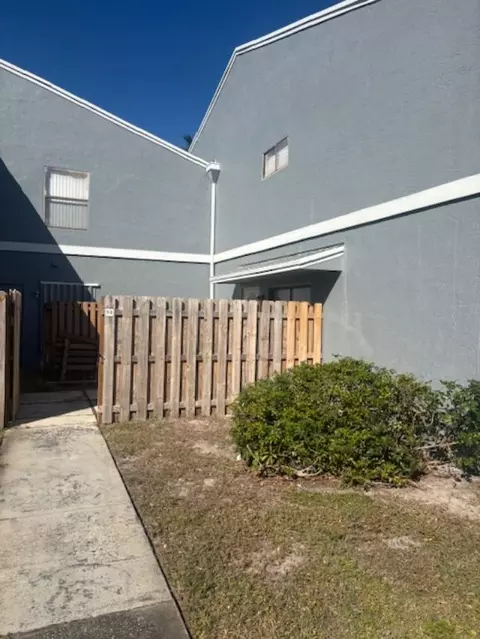5 Crossings Cir #D, Boynton Beach, FL 33435
