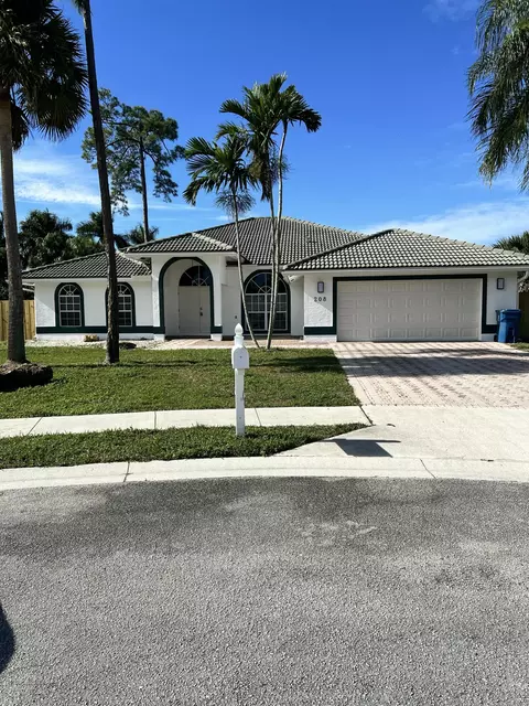 208 Park Rd N, Royal Palm Beach, FL 33411