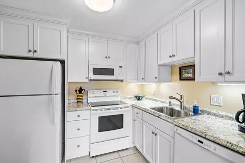 87 Valencia D, Delray Beach, FL 33446