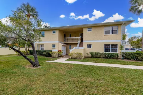 1560 SE Royal Green Cir #103, Port Saint Lucie, FL 34952