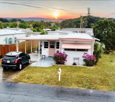 8926 Palm St, Boynton Beach, FL 33436