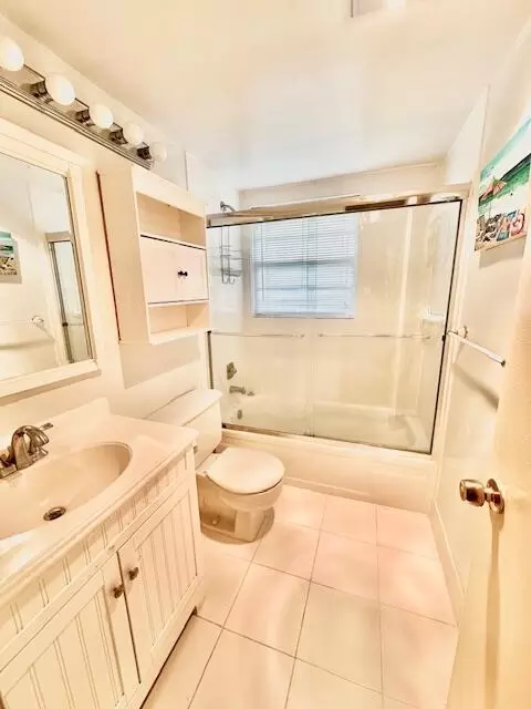 207 Brighton E, Boca Raton, FL 33434 photo 8