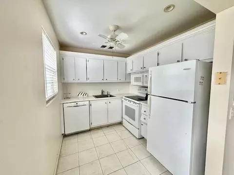207 Brighton E, Boca Raton, FL 33434 photo 2