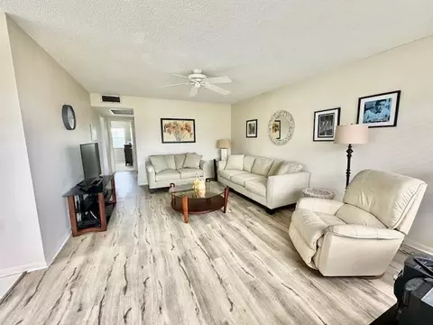 207 Brighton E, Boca Raton, FL 33434 photo 6