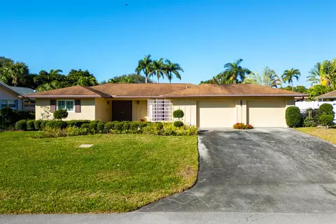 9731 Heather Cir W, Palm Beach Gardens, FL 33410