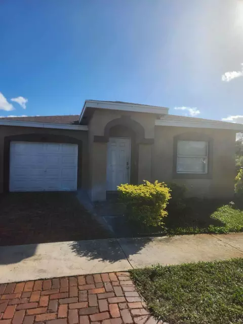 2102 E Ridge Cir E #15, Boynton Beach, FL 33435