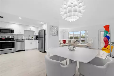 104 Wellington B, West Palm Beach, FL 33417