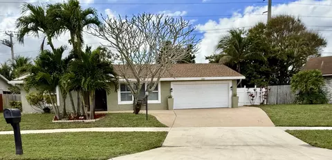 5021 Woodstone Cir N, Lake Worth, FL 33463