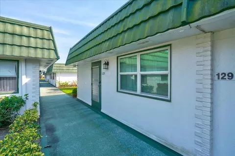 129 Waterford #F, Delray Beach, FL 33446
