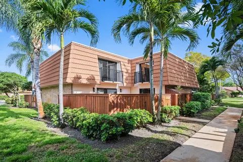 2825 SW 11th Pl N, Deerfield Beach, FL 33442