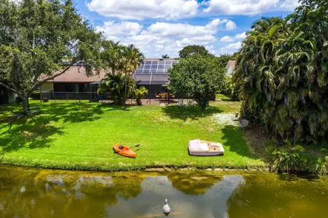 1367 Riverside Cir, Wellington, FL 33414