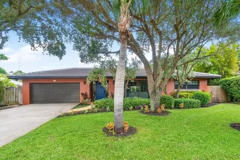 121 Sandal Ln, Palm Beach Shores, FL 33404