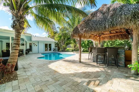 605 NW 10th Ct, Boca Raton, FL 33486