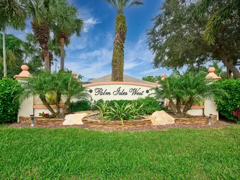 9679 Crescent View Dr N, Boynton Beach, FL 33437