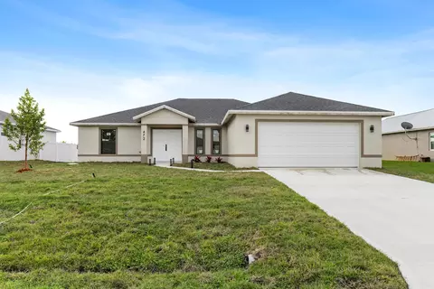 472 SW Bradshaw Cir, Port Saint Lucie, FL 34953
