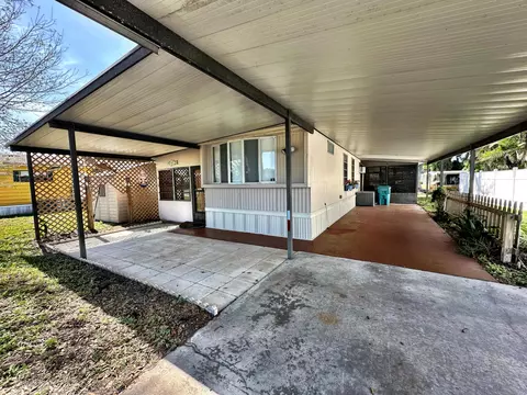 1428 Chobee St, Okeechobee, FL 34974 photo 2