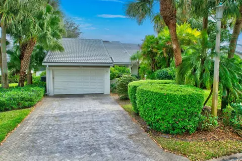 6 Clubhouse Ln, Boynton Beach, FL 33436