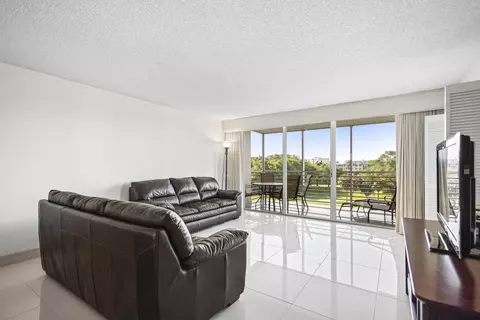 3510 Oaks Way #501, Pompano Beach, FL 33069