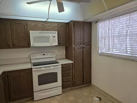 3590 Via Poinciana #509, Lake Worth, FL 33467