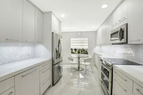32 Westgate Ln #D, Boynton Beach, FL 33436 photo 9