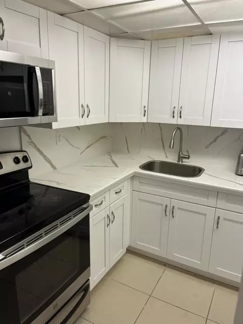 1758 NW 55th Ave #102, Lauderhill, FL 33313