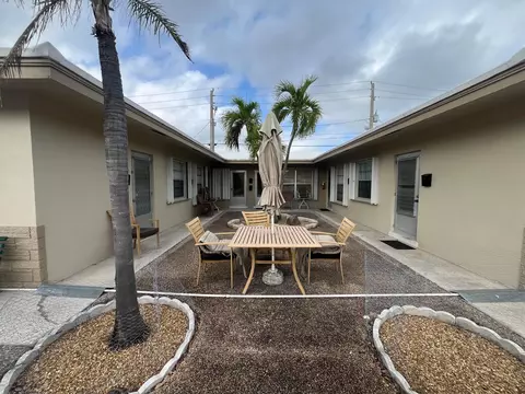 1017 SE 3rd St, Deerfield Beach, FL 33441