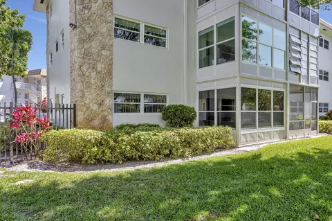 3505 NW 48th Ave #416, Lauderdale Lakes, FL 33319