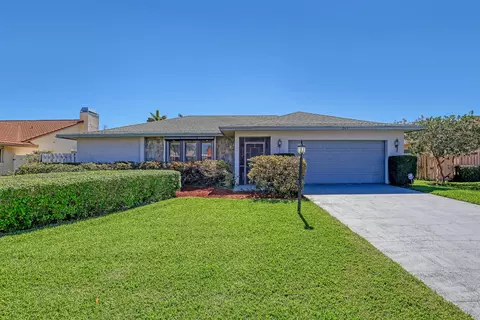 7504 Nemec Dr N, Lake Clarke Shores, FL 33406
